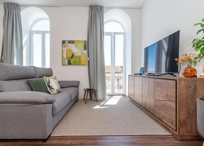 Lägenhet T2 Luxo Mobilado